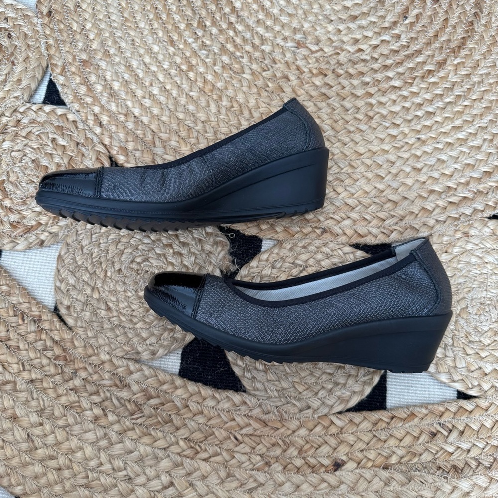 GWP Black Wedge Shoes with Rounded Toe and Slip-On Style